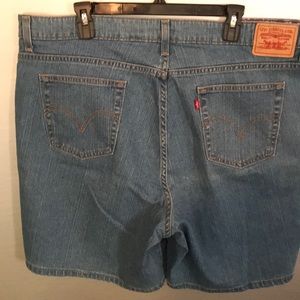 Levi's relaxed 550 shorts